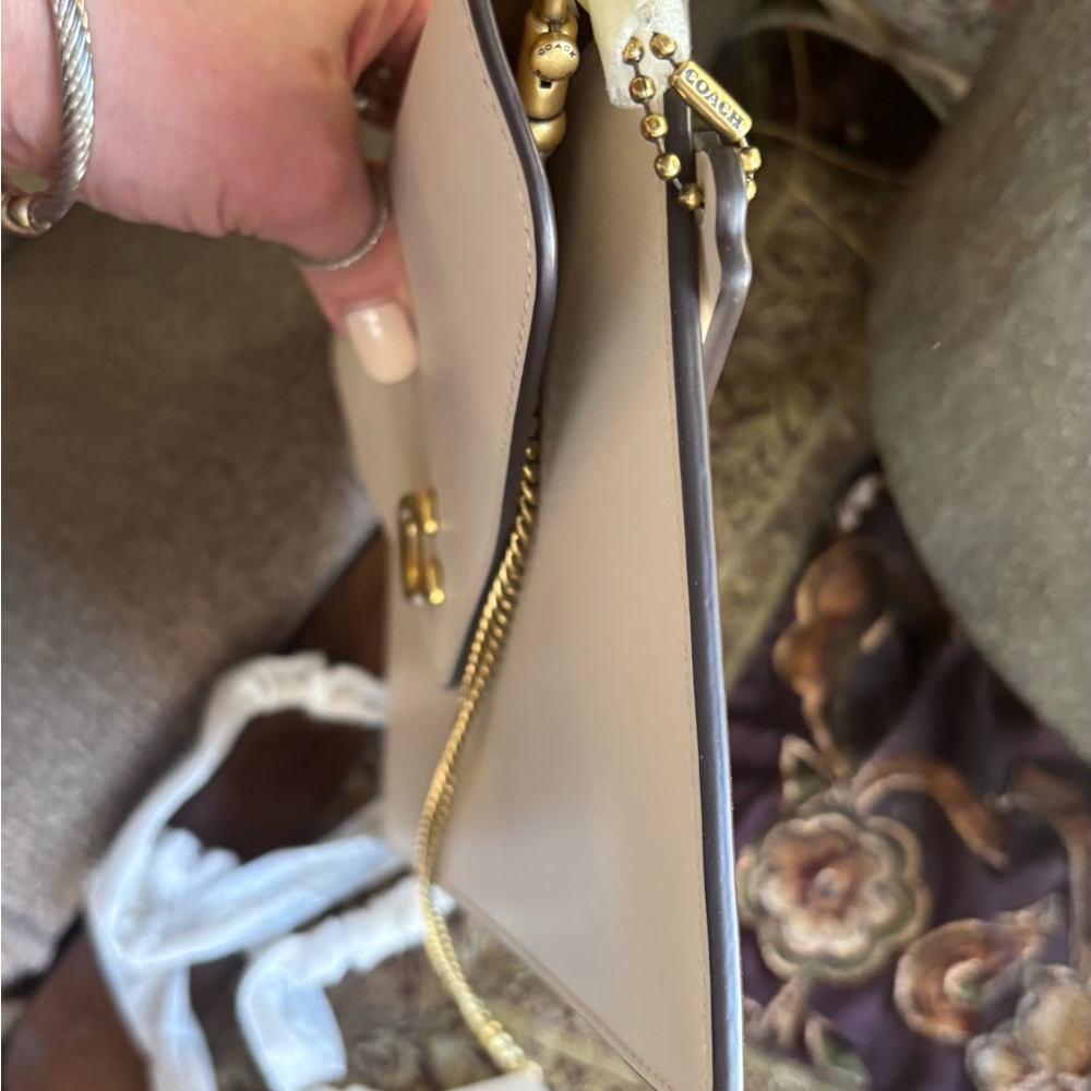 SOLD⛔️Authentic Coach 1941 White Leather flap magnetic closure Clutch/Crossbody - Picture 4 of 11